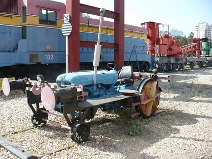 Traktor kolejowy.