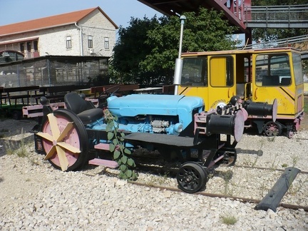 Traktor kolejowy.