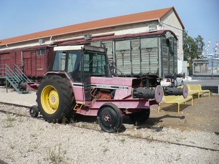 Traktor kolejowy.