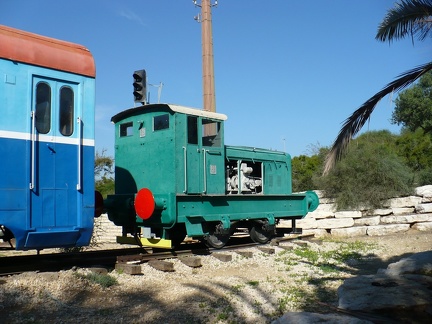 Spalinowa lokomotywa manewrowa + wagon pasażerski
