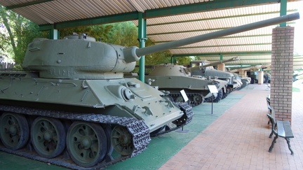 T-34-85, PT-76