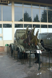 GAZ-69 z pociskami 3M6 Trzmiel