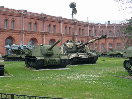 ISU-152 (działo samobieżne 152,4 mm), 2S19 MSTA-S (samobieżna haubicoarmata 152,4 mm)