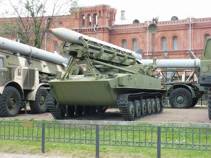 2K6 Łuna z pociskiem 3R9 (NATO FROG-3)
