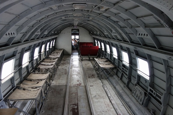 Ił-14 - wnętrze - widok do przodu