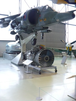 Harrier i jego silnik Pegasus