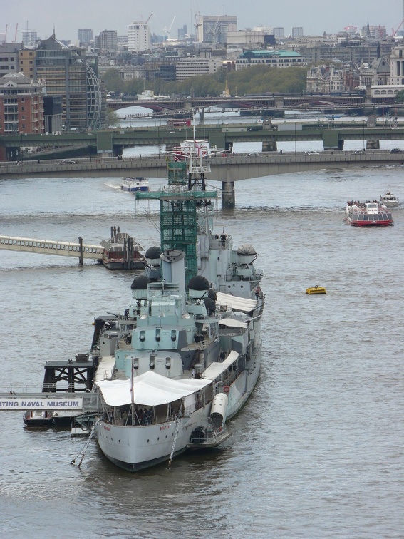 HMS Belfast od rufy.